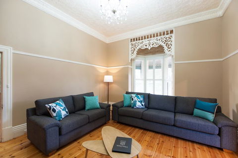 Central Charm - Accommodation Redcliffe 3