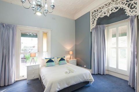 Central Charm - Accommodation Redcliffe 2