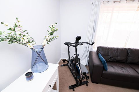 Central March 2 Bed, Walk Everywhere - Accommodation Redcliffe 3