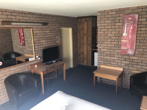 Cessnock Vintage Motor Inn - Accommodation Redcliffe 2