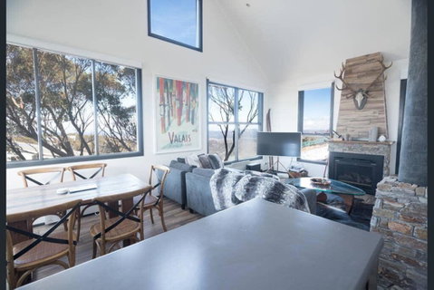 Chalet Deich - Pearse Apt 3 - Ski In Ski Out - Accommodation Redcliffe 0