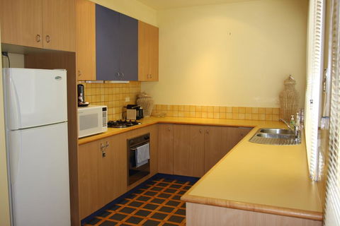 Charbella - Accommodation Redcliffe 3