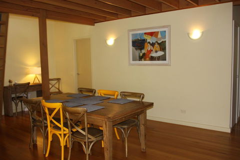 Charbella - Accommodation Redcliffe 2