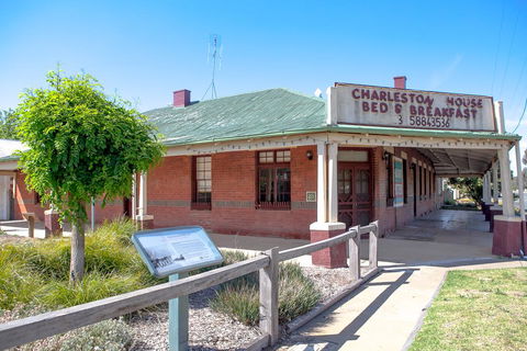 Charleston House Mathoura - Accommodation Redcliffe 1