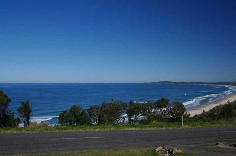 Charm Cottage, 58 Skyline Crescent - Accommodation Redcliffe 0