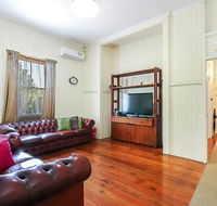 Charming Characterful Rustic-style Home Near The Gabba - Accommodation Redcliffe