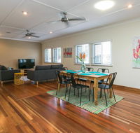 Charming Home By The Sea - Accommodation Redcliffe