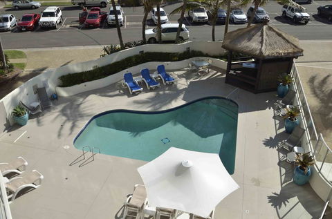 Chateau Royale Beach Resort - Accommodation Redcliffe 3
