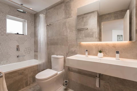 Chevron Sails - Accommodation Redcliffe 2