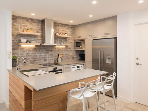 Chevron Sails - Accommodation Redcliffe 1