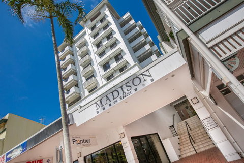 Chic City Apartment With Waterfront Views - Accommodation Redcliffe 1