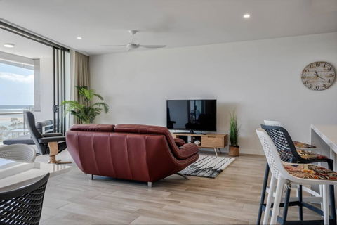 Chic Getaway At The Cosmopolitan Cotton Tree - Accommodation Redcliffe 2