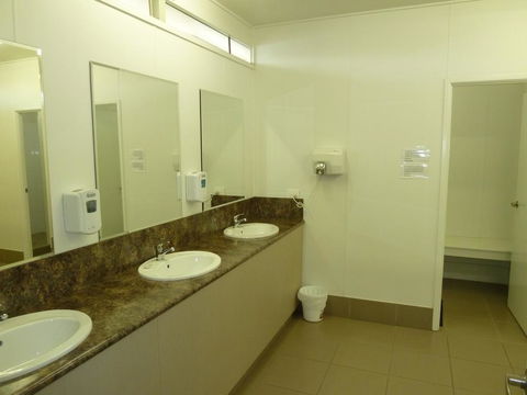 Chinchilla Tourist Park - Accommodation Redcliffe 2