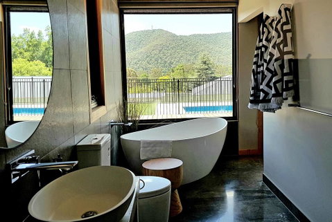 Christina's Luxury Retreat - Accommodation Redcliffe 3