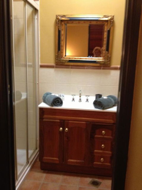 Church House B&B Gundagai - Accommodation Redcliffe 1