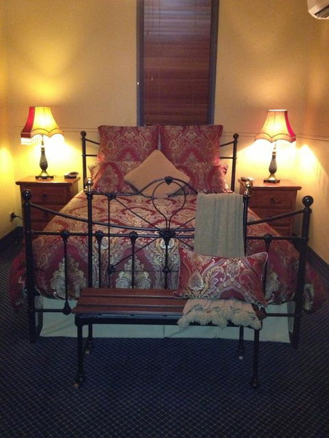 Church House B&B Gundagai - Accommodation Redcliffe 2