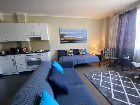 City Views, Pool , Parking & Gym Darling Harbour Sydney Apartment Sleeps 5 - Accommodation Redcliffe 3