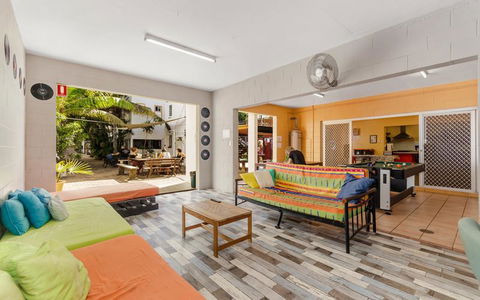 Civic Guesthouse - Accommodation Redcliffe 0