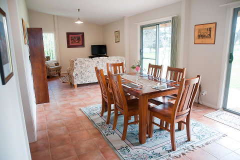 Clarendon Chalets - Accommodation Redcliffe 3
