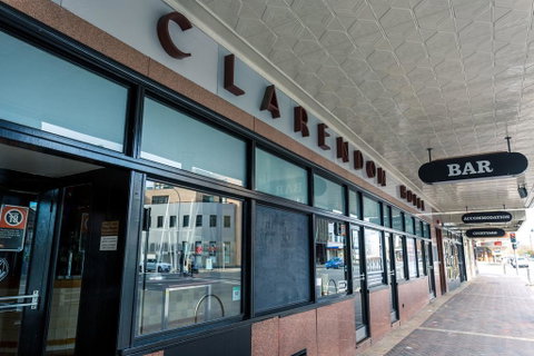 Clarendon Hotel - Accommodation Redcliffe 1