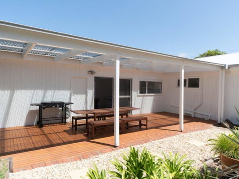 Classic Beach House In Rye - Accommodation Redcliffe 0