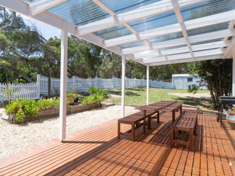 Classic Beach House In Rye - Accommodation Redcliffe 3