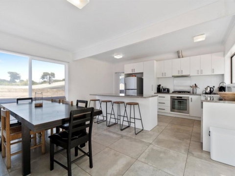 Classic Beach House In Rye - Accommodation Redcliffe 1