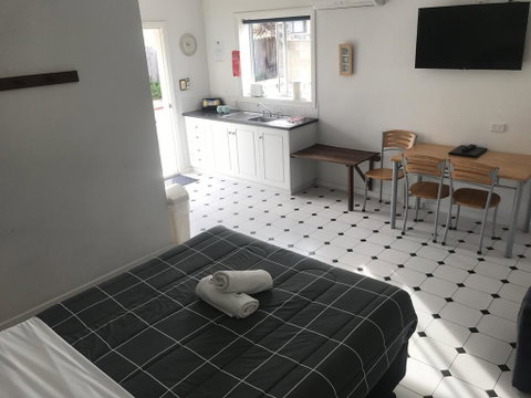 Clearwater Motel Apartments - Accommodation Redcliffe 2