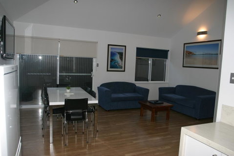 Clearwater Motel Apartments - Accommodation Redcliffe 3