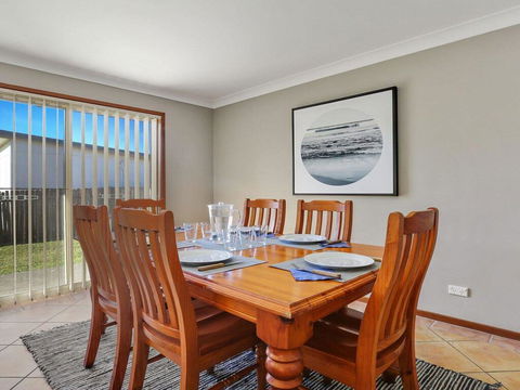 Cleveland Place - Walk To Beach And Shops - Accommodation Redcliffe 3
