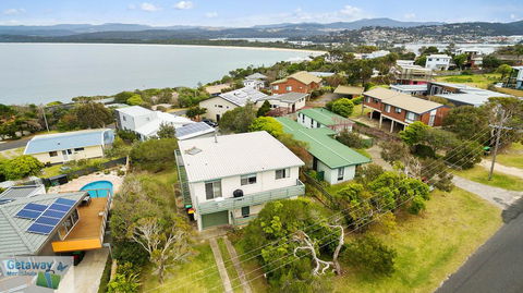 Cliffhanger - Pet Friendly - Accommodation Redcliffe 0