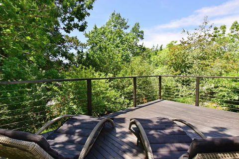 Cloudsong Chalet 4 - Close To The Village Centre! - Accommodation Redcliffe 2