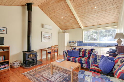 Clovelly Cottage - Accommodation Redcliffe 2