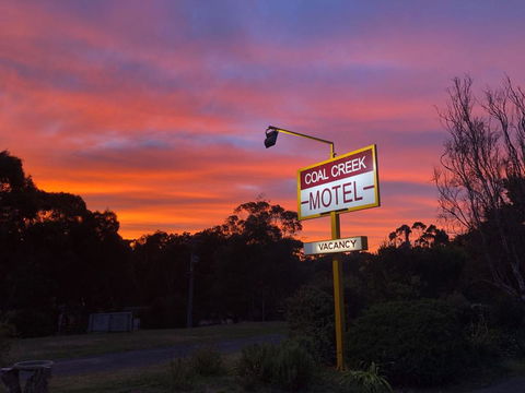 Coal Creek Motel - Accommodation Redcliffe 2