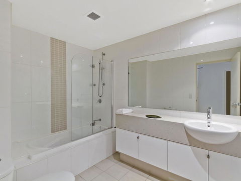 Coast Luxury Apartment 3 - Accommodation Redcliffe 1