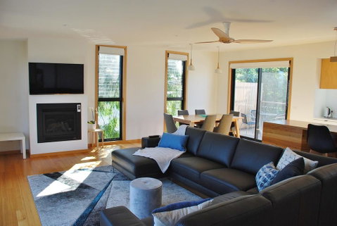 COASTAL BEAUTY ON BRUCE - Accommodation Redcliffe 3