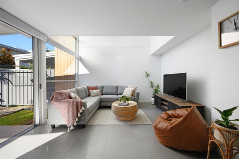 Coastal Living At Wikis - Accommodation Redcliffe 1