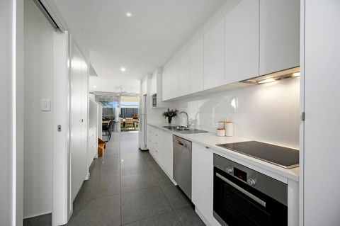 Coastal Living At Wikis - Accommodation Redcliffe 3