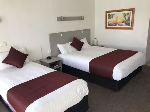 Cobb Inlander Motel - Accommodation Redcliffe 0