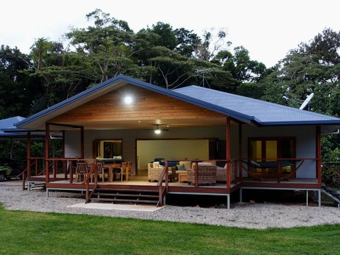 Coconut Beach House - Accommodation Redcliffe 0