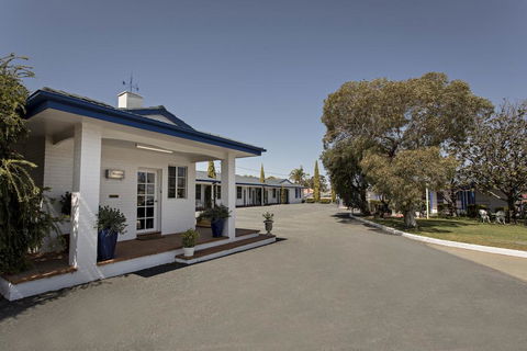 Colonial Motel & Apartments - Accommodation Redcliffe 0