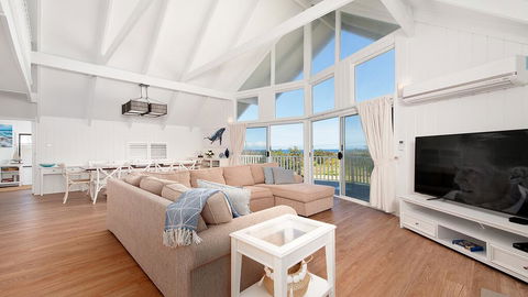Combined Kingsley Beach House - Accommodation Redcliffe 3