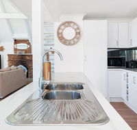 Combined Kingsley Beach House - Accommodation Redcliffe