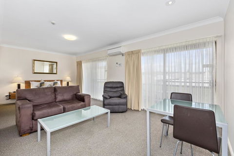 Comfort Inn Centrepoint Motel - Accommodation Redcliffe 3