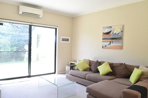 Comfortable 2 Bedroom Unit With Garden - Accommodation Redcliffe 0