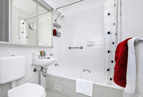 Comfortable Coastal Living Plus Parking - Accommodation Redcliffe 2