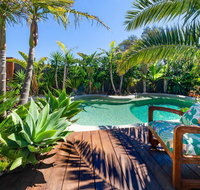 Como Palm Retreat - Tropical Oasis - Accommodation Redcliffe