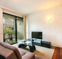 Contemporary 1 Bedroom Teneriffe Apartment with Pool and Gym - Accommodation Redcliffe