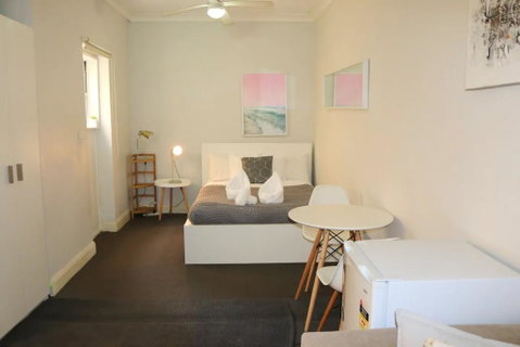 Convenient Studio In Kings Cross - Accommodation Redcliffe 2