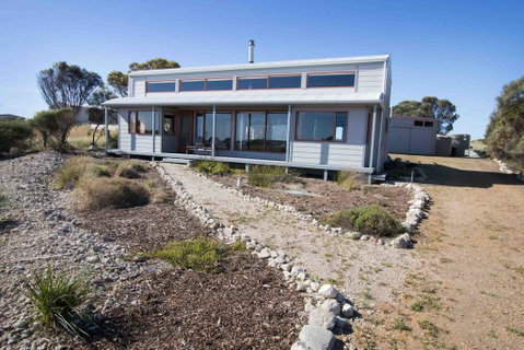 Coorong Aurora - Breathtaking Waterfront Escape - Accommodation Redcliffe 2